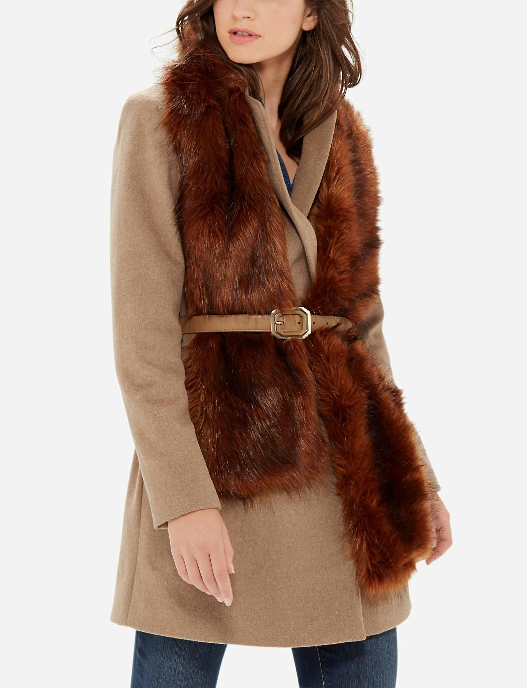 13 Faux Fur Stoles That Scream Luxury Without Breaking The Bank PHOTOS   225e7e60 8f3f 0133 6deb 0efce411145f 