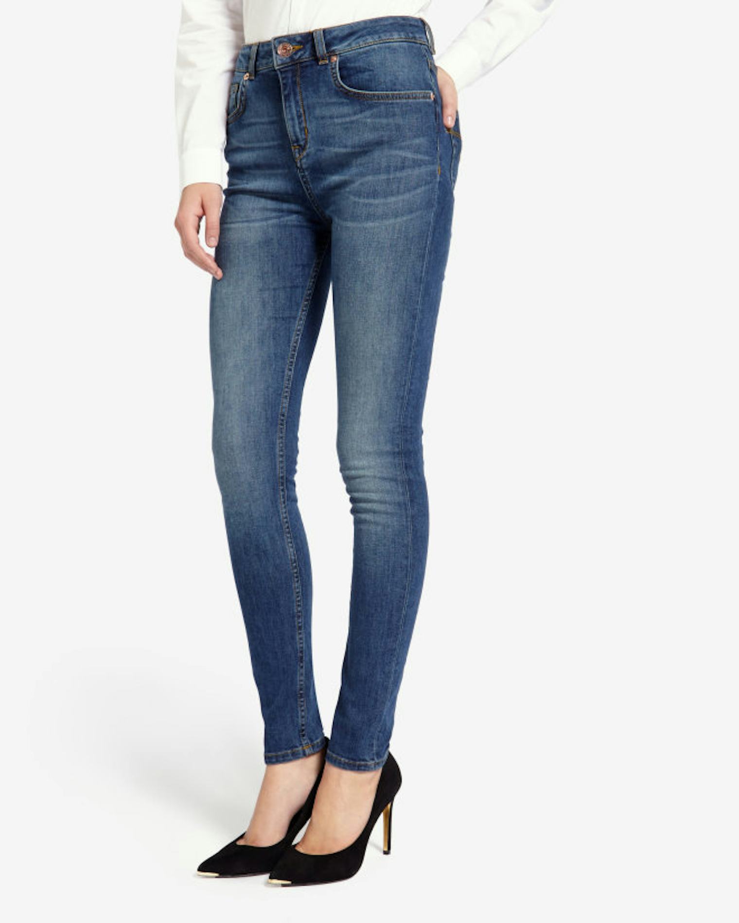 7 Jeans Every Woman Should Consider Owning Once In Her Life — PHOTOS