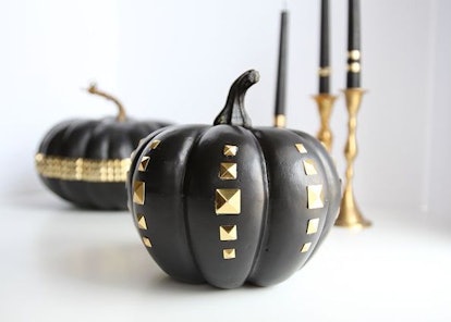 8 Faux Pumpkin Decorating Ideas That Are Perfect For Halloween And Beyond
