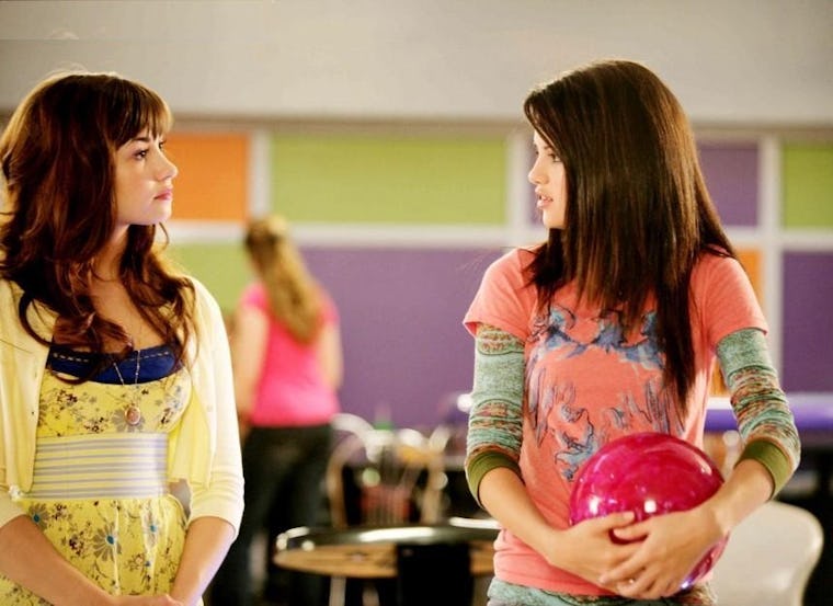 11 Outdated Disney Channel Original Movie Outfits That We Once Adored 11 Outdated Disney Channel Original Movie Outfits That We Once Adored