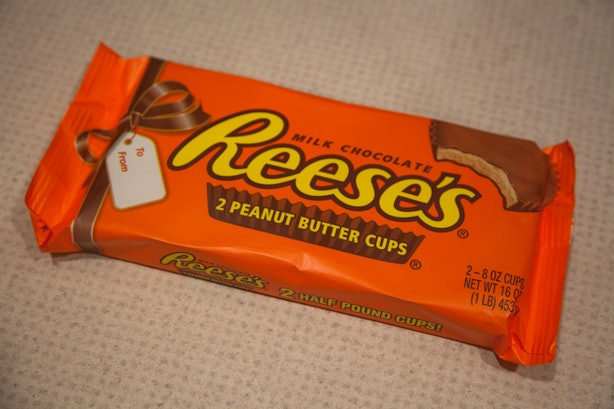 1 lb snickers bar calories