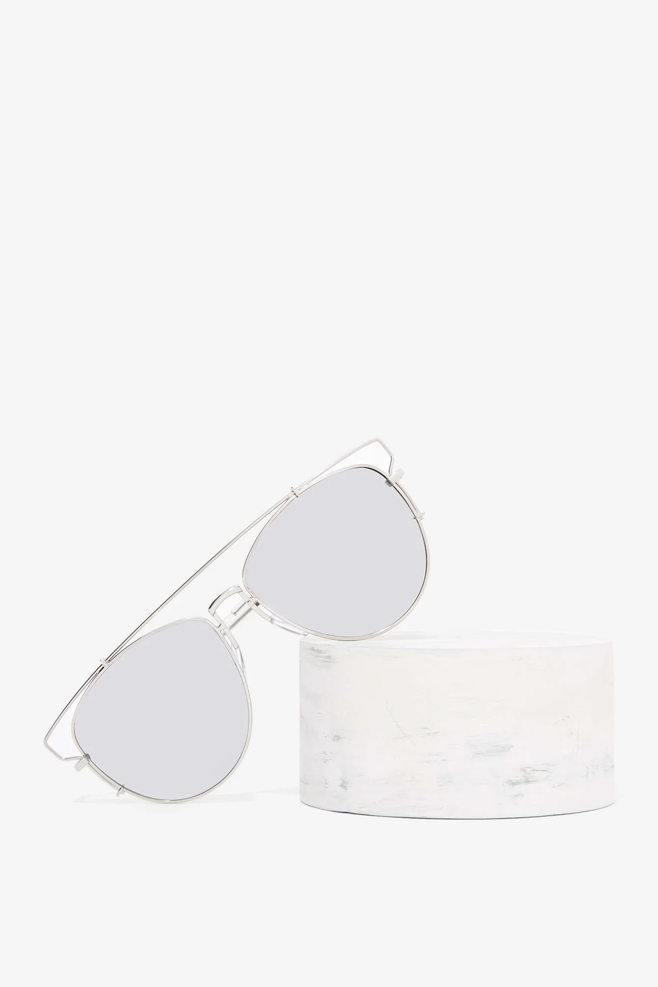 khloe kardashian clear sunglasses