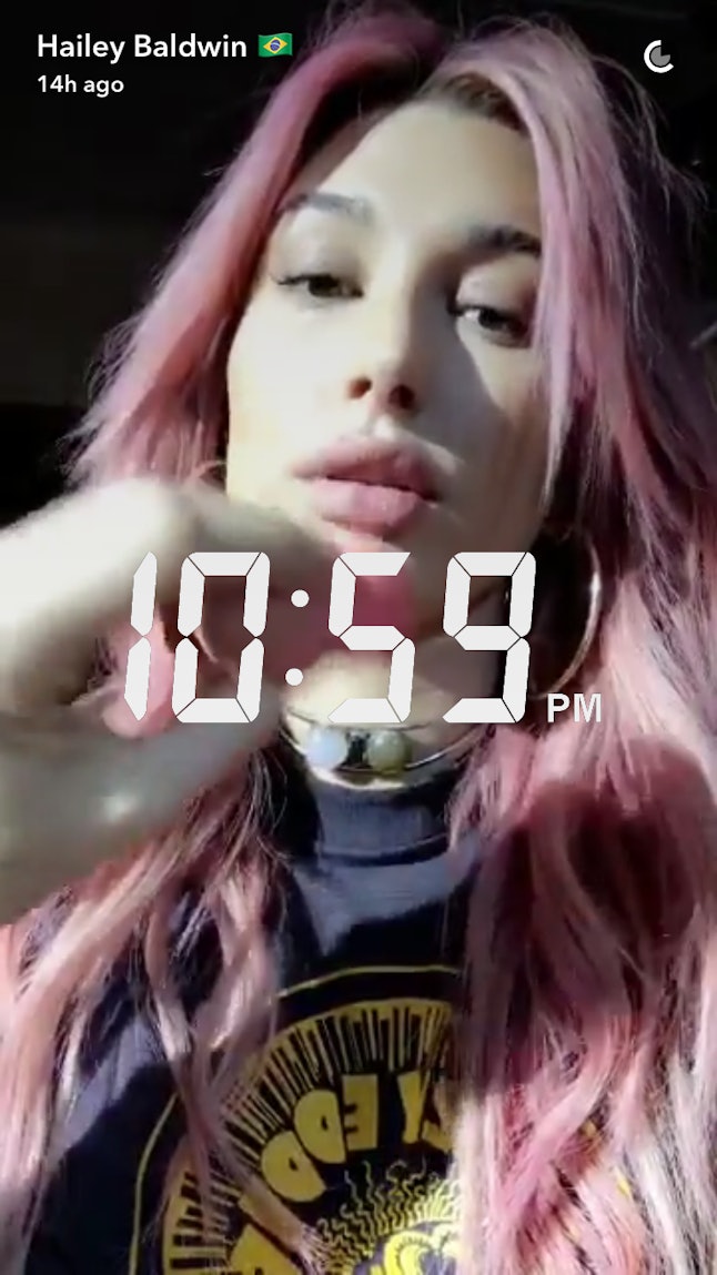 Hailey Baldwin S Hot Pink Hair Has Fans Voicing Their Support For The