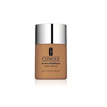 10 Makeup Mistakes That Cause Acne & How to Fix Them