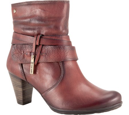 9 Fall Boots For Big Feet That Are Just As Stylish As The Smaller Sized Options