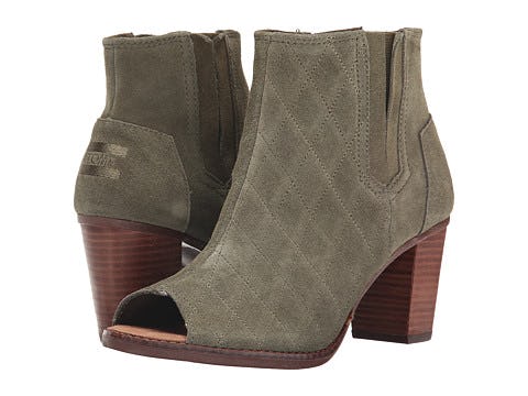 9 Fall Boots For Big Feet That Are Just As Stylish As The Smaller Sized Options