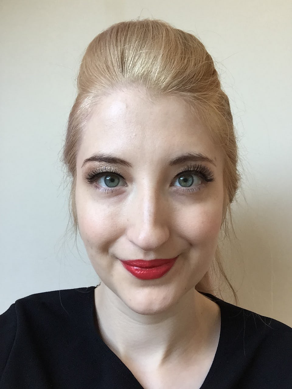 How To Get 1950s Hollywood Makeup In 10 Easy Steps So You Can Be A