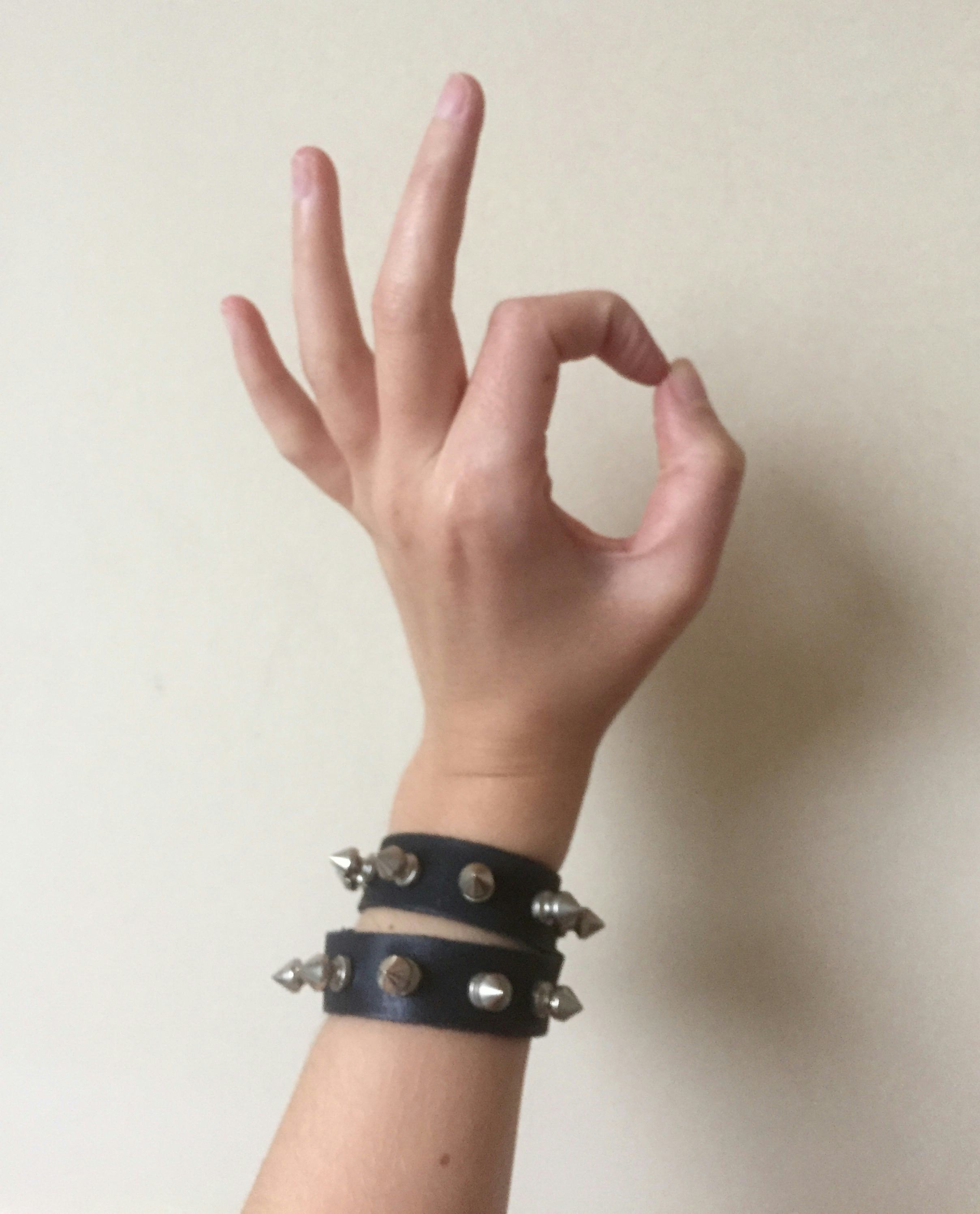 How To Wear A Choker In 7 Different & Creative Ways