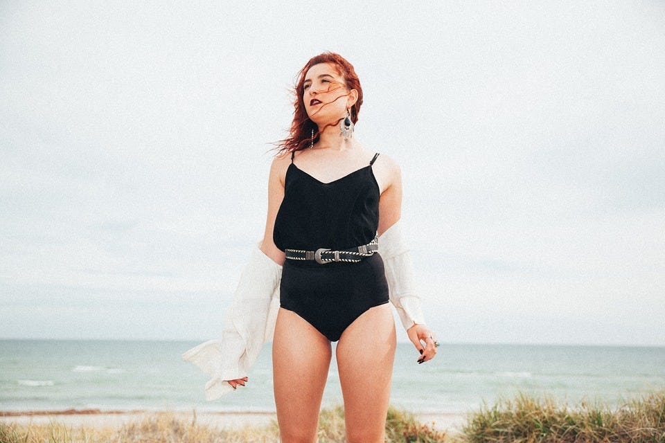 Does Ocean Water Dry Out Your Skin? Here's What All You Beach Babes