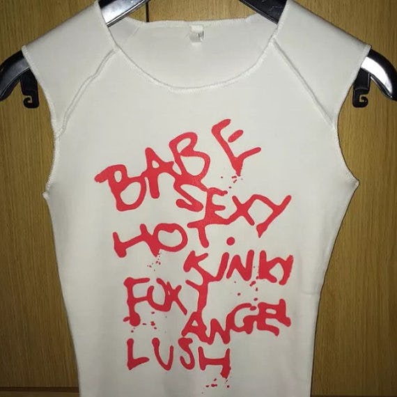11 Bizarre Things Our Shirts Said In The Early 2000s When Millennium
