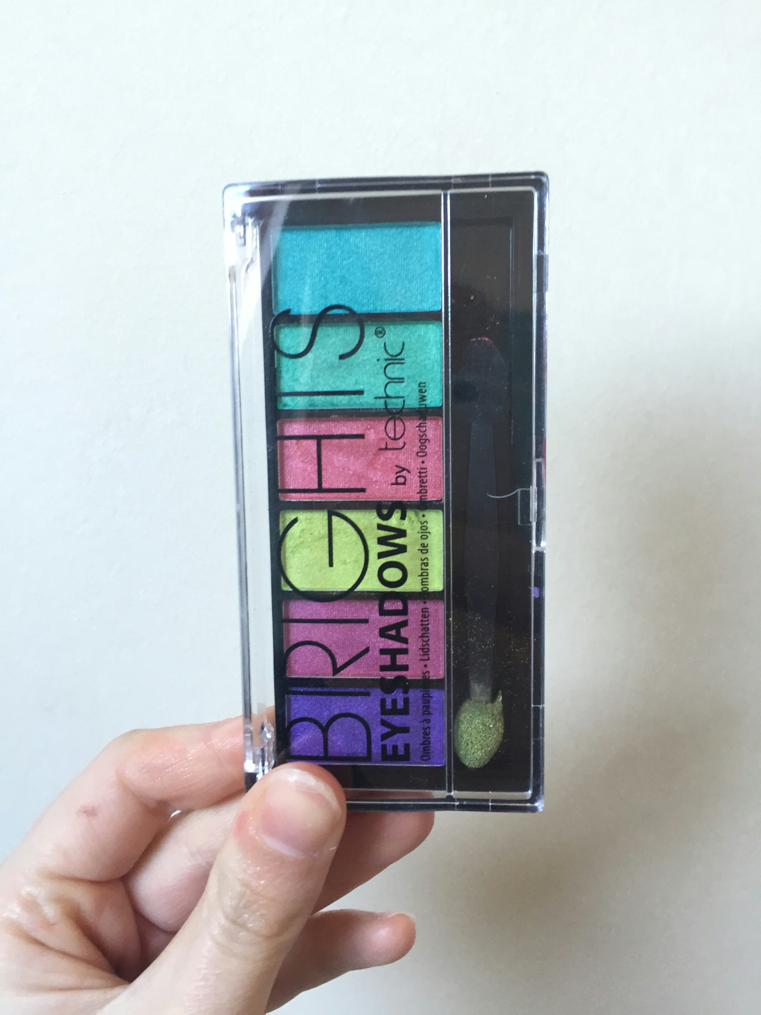 How To Make Lipstick Out Of Eyeshadow If You're On A Budget But Love