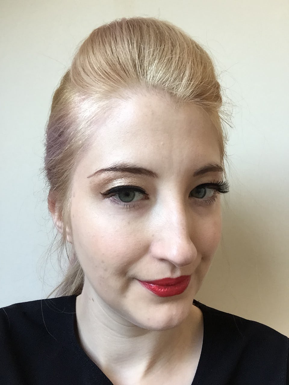 How To Get 1950s Hollywood Makeup In 10 Easy Steps So You Can Be A