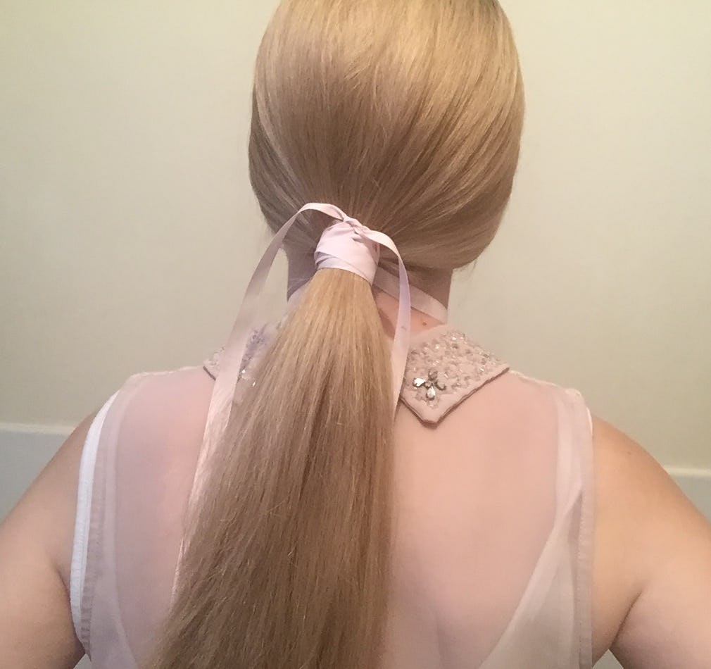 How To Wear A Ribbon In Your Hair A La Spring/Summer 2016 Fashion Shows