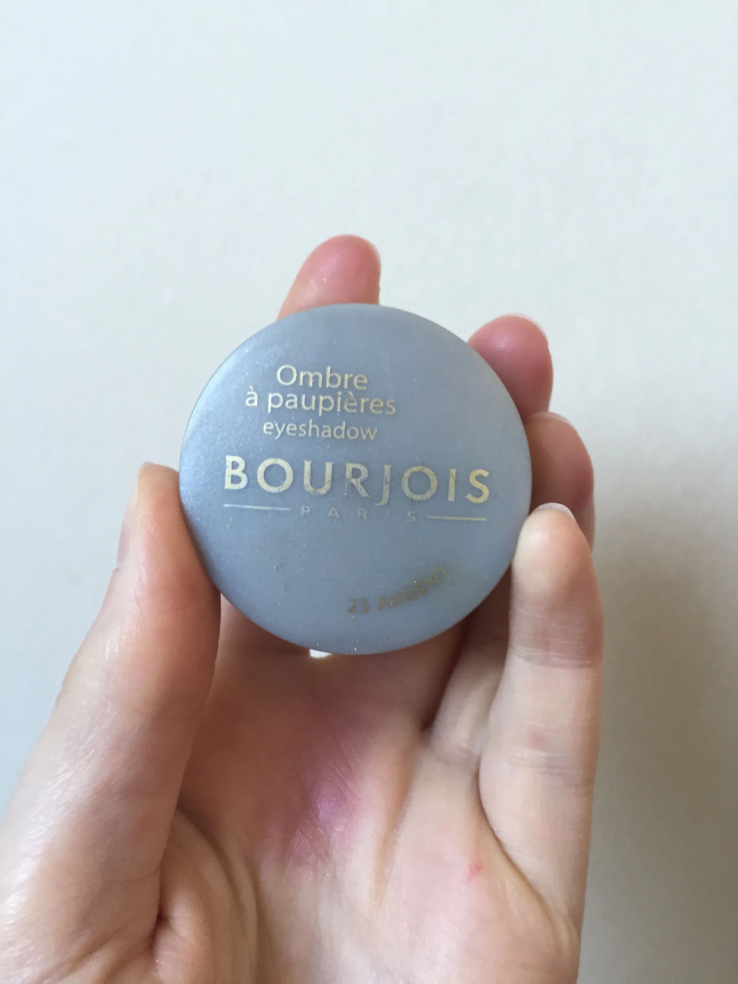 How To Make Lipstick Out Of Eyeshadow If You're On A Budget But Love