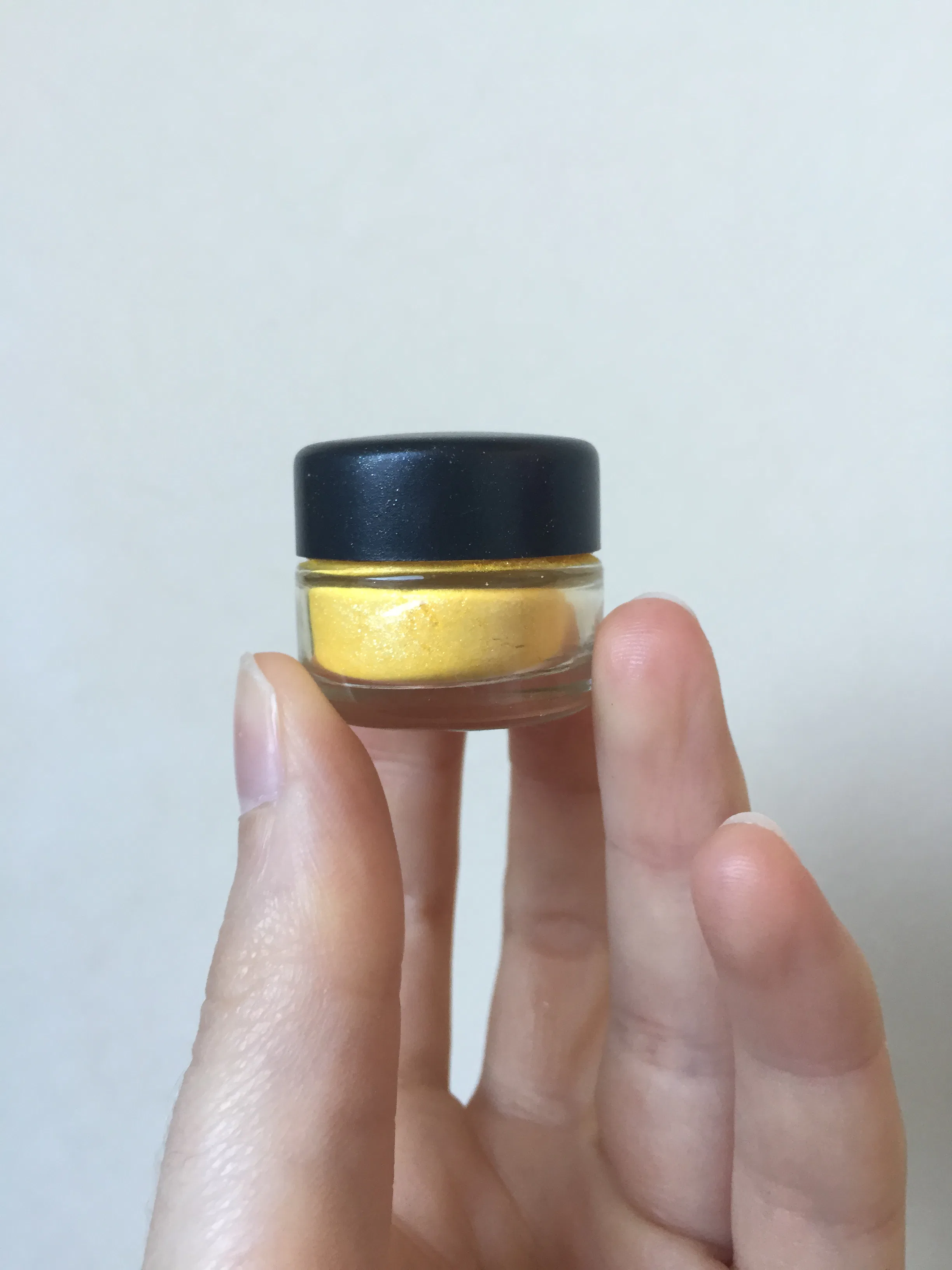 How To Make Lipstick Out Of Eyeshadow If You're On A Budget But Love