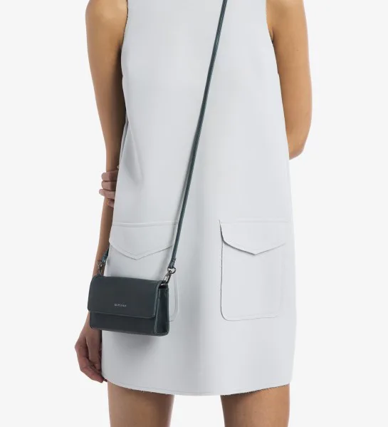 13 Subtly Chic Handbags To Take To Graduation
