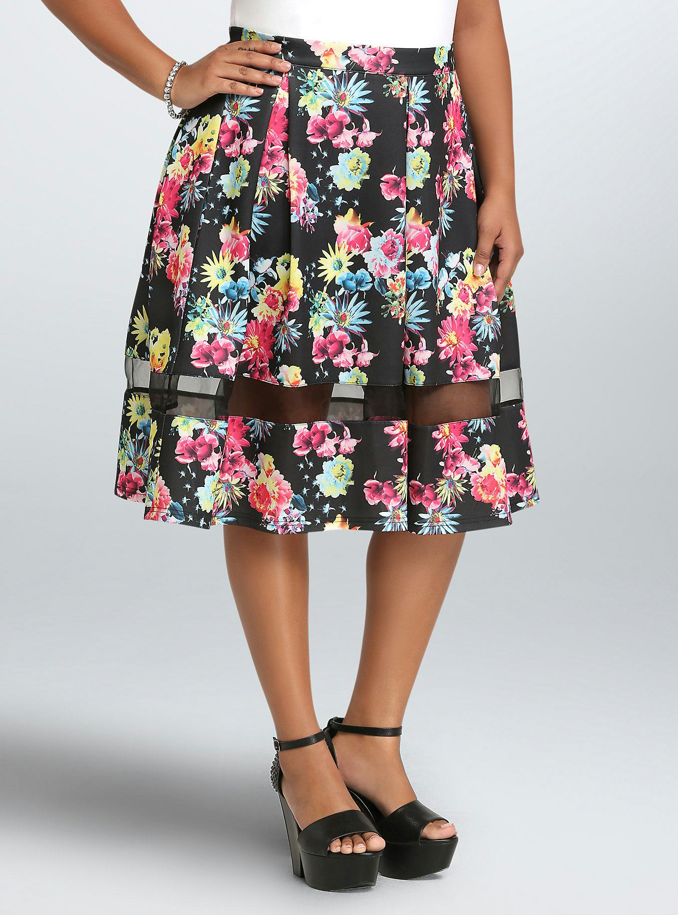 What To Wear To A Wedding Brunch To Look Festive & Stylish — PHOTOS