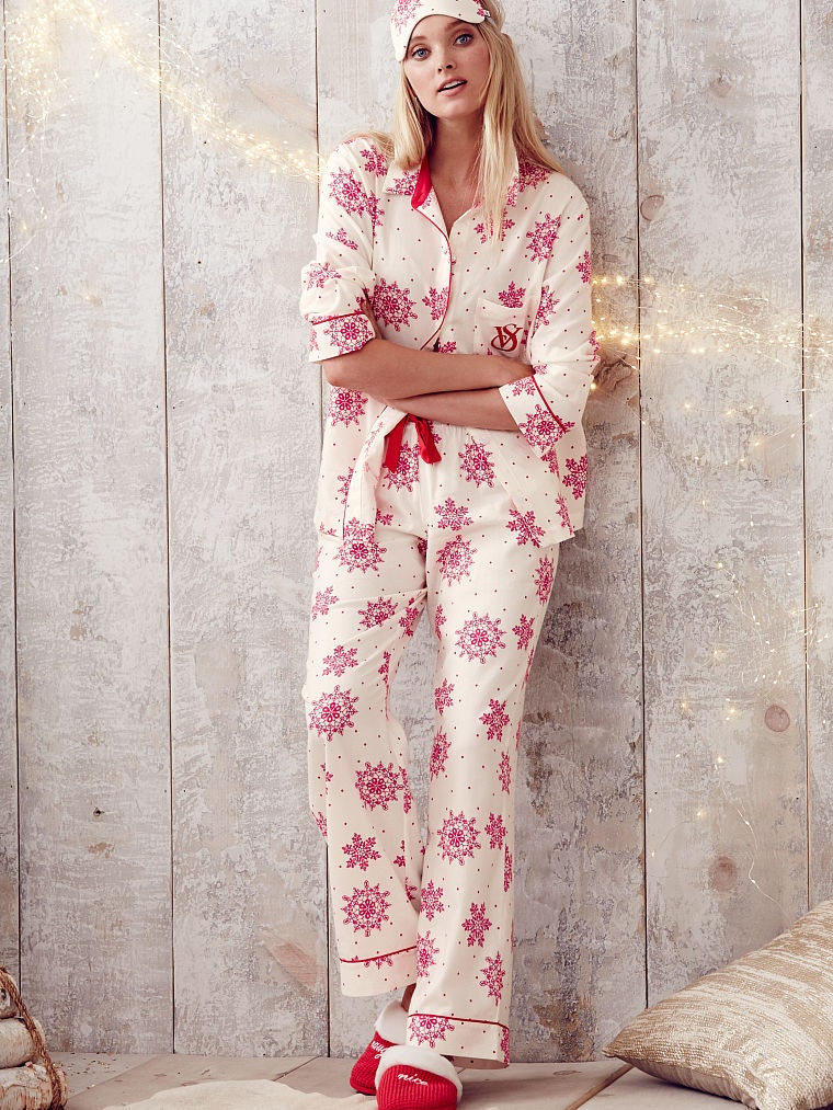 9 Cozy Holiday Pajamas For Opening Gifts & Sipping On Eggnog — PHOTOS