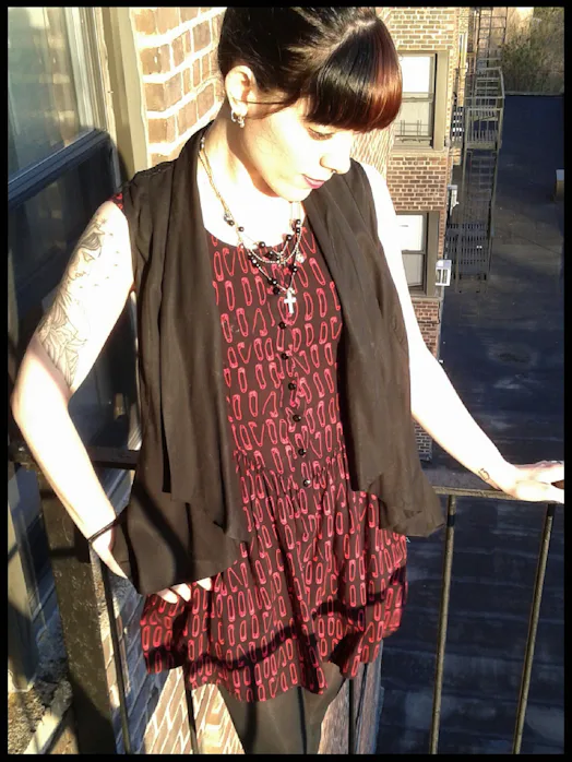 5 Ways To Incorporate Color Into A Mostly Black Wardrobe While Still Wearing Mostly Black 5 Ways To Incorporate Color Into A Mostly Black Wardrobe While Still Wearing Mostly Black