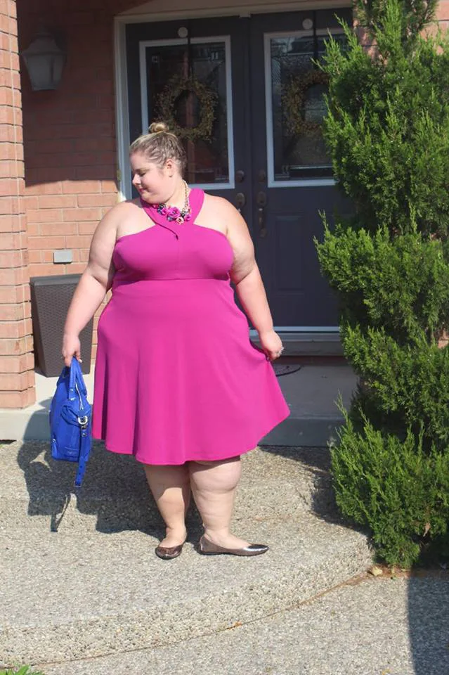 19 Tips For Wearing Halters & High Necklines With Big Boobs PHOTOS 19 Tips For Wearing Halters & High Necklines With Big Boobs PHOTOS