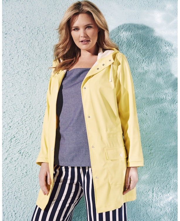 13 Plus Size Rain Coats For Every April Shower To Come Your Way — PHOTOS