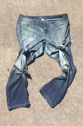 How To Acid Wash Jeans In 8 Super Simple Steps, Because Who Doesn't