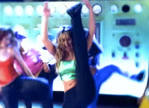 9 Britney Spears "(You Drive Me) Crazy" Music Video Moments That You
