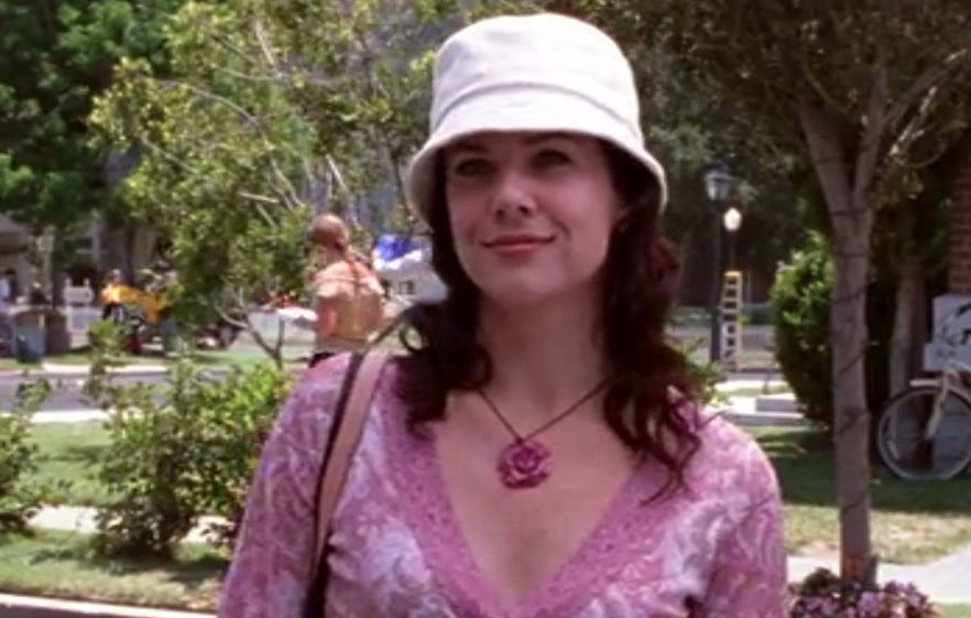 18 Memorable Lorelai Gilmore Outfits: The Good, The Bad, & The Bandanas