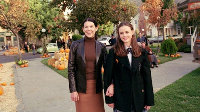 18 Memorable Lorelai Gilmore Outfits The Good, The Bad, & The Bandanas