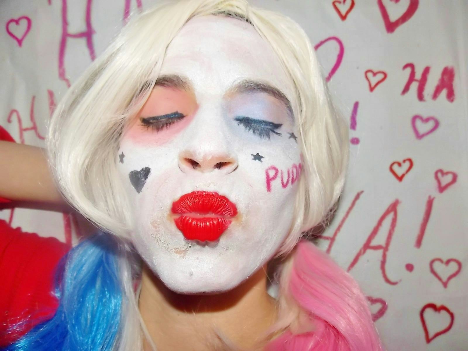 A Harley Quinn Makeup Tutorial So You Can Get A 'Suicide Squad' Look
