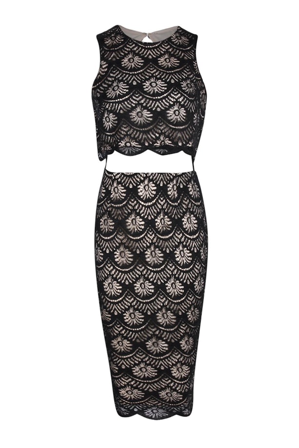 can you wear white and black to a wedding