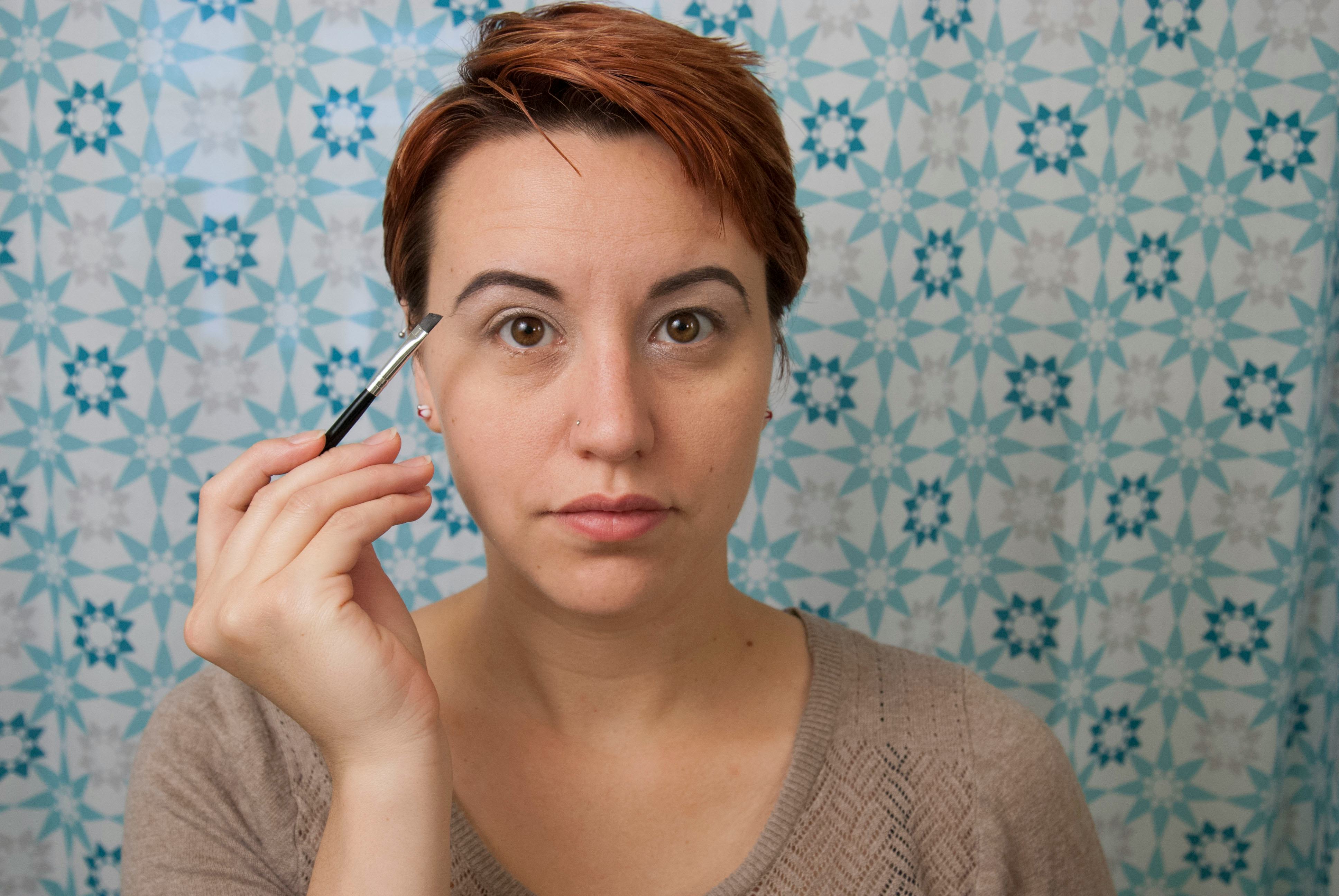 5 Annie Lennox Inspired Makeup Looks, From The Black Eyeshadow Mask To The Edward Mapplethorpe