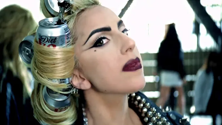 The 5 Best Ways To Curl Your Hair Without A Curling Iron The 5 Best Ways To Curl Your Hair Without A Curling Iron