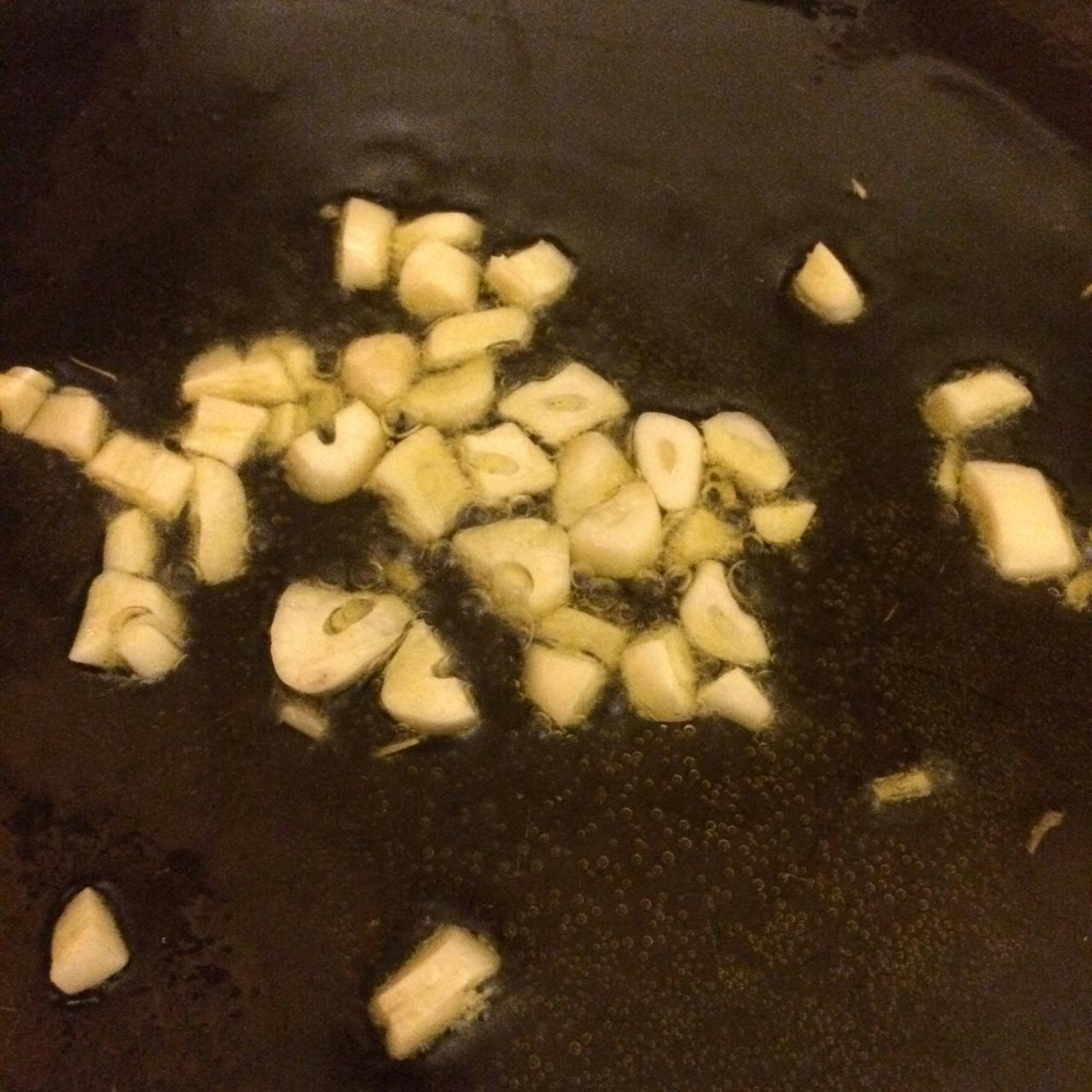 99 Smells Ranked, Because Your Sense of Smell Is the Closest Thing You