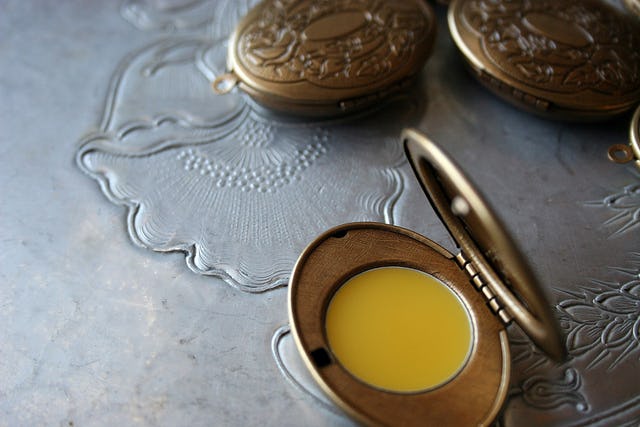 10 Ways To Reuse Compact Mirrors So You’re Getting More Bang for Your