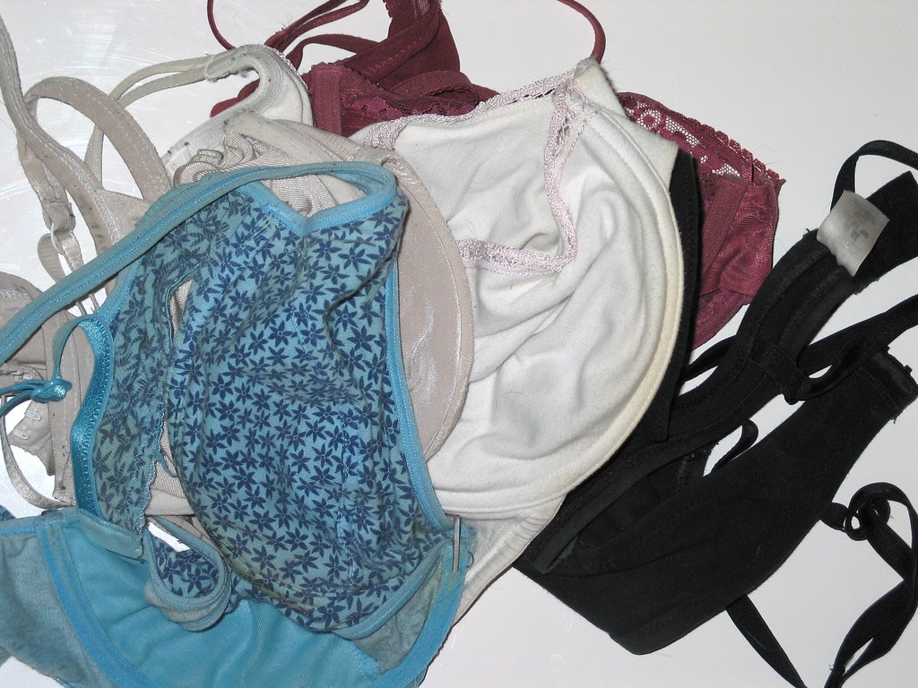 Five Signs It's Time to Throw Away Old Bras - The Breast Life