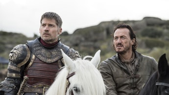 Jamie Lannister and Braun on their horses in the show 'Game of Thrones'