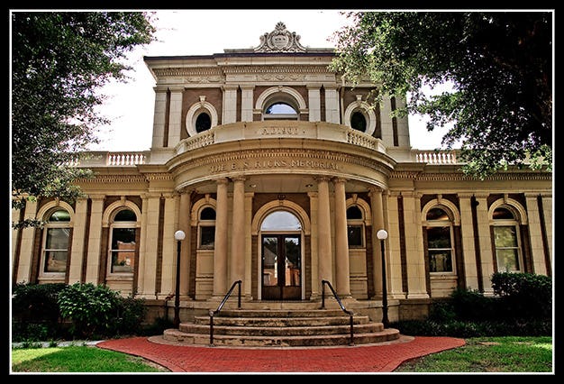 10 Stunning Photos Of Libraries Show Just How Important They Are To ...