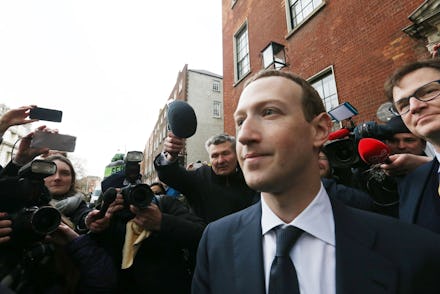 Mark Zuckerberg in a suit talking to the press about FTC and violation of user privacy