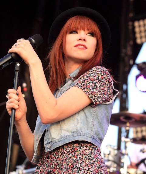 Carly Rae Jepsen Just Released A Follow Up To Call Me Maybe And It S Even More Infectious