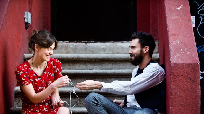 A couple sitting on stairs in Begin Again film