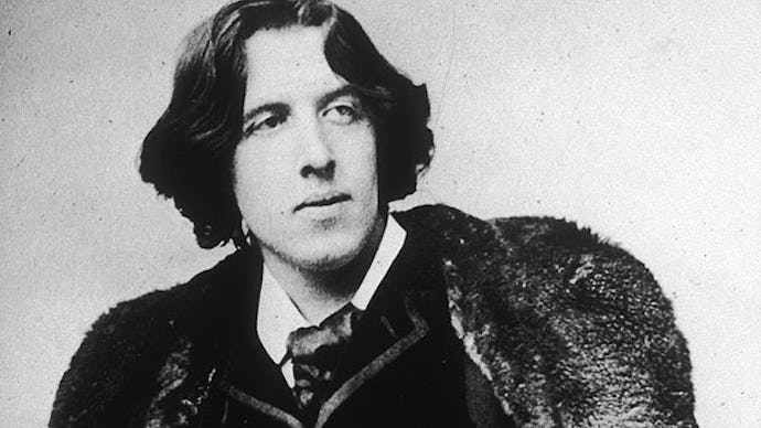 Full-profiled Oscar Wilde