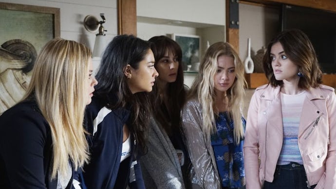 The main characters in a  'Pretty Little Liars' scene