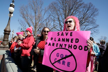 People at a save planned parenthood rally
