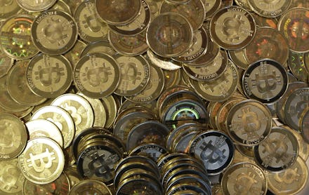 Coins thrown around all over each other, symbolizing Bitcoin