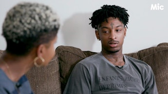 Rapper 21 savage sitting on the couch talking to a woman