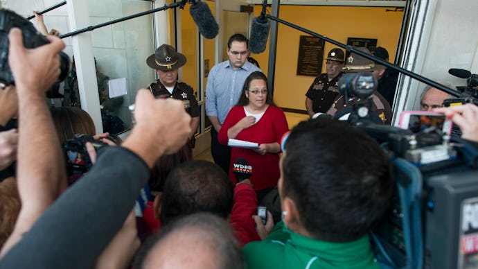 Kim Davis's come back on the job in Kentucky greeted by large crowds and cameras