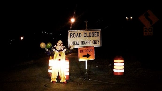 Terrifying clown creeping around Staten Island