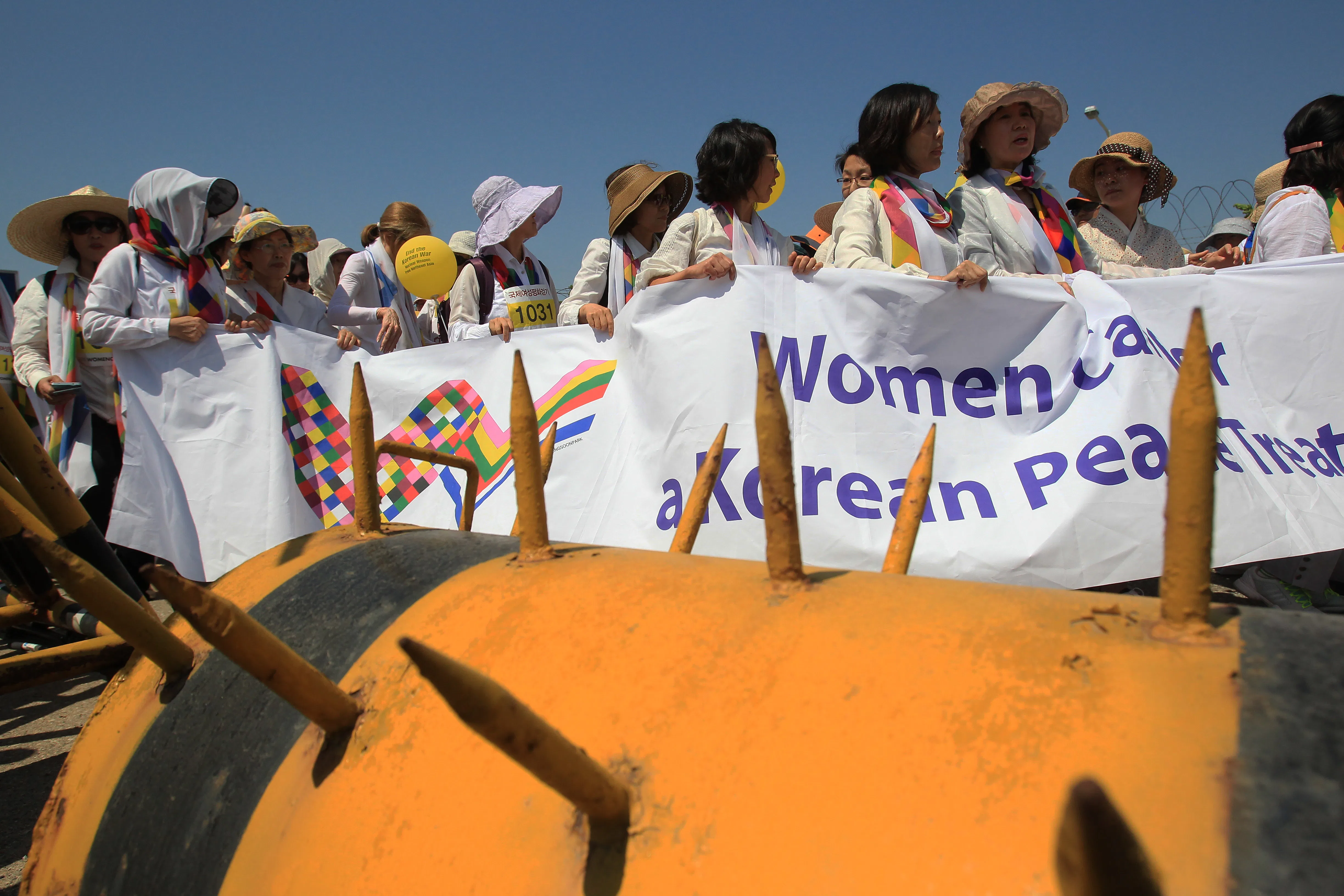 13 Photos Of Gloria Steinem and Feminists Marching From North to South ...