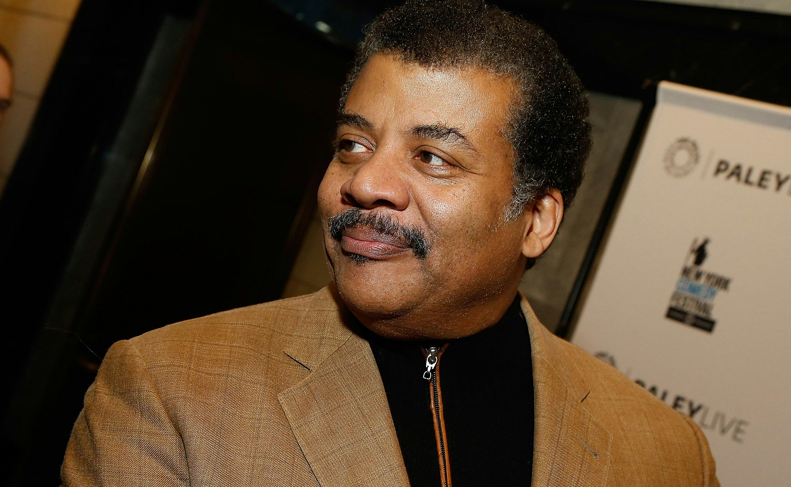 Neil DeGrasse Tyson Gave BoB A Free Lesson In "Why The Earth Definitely ...